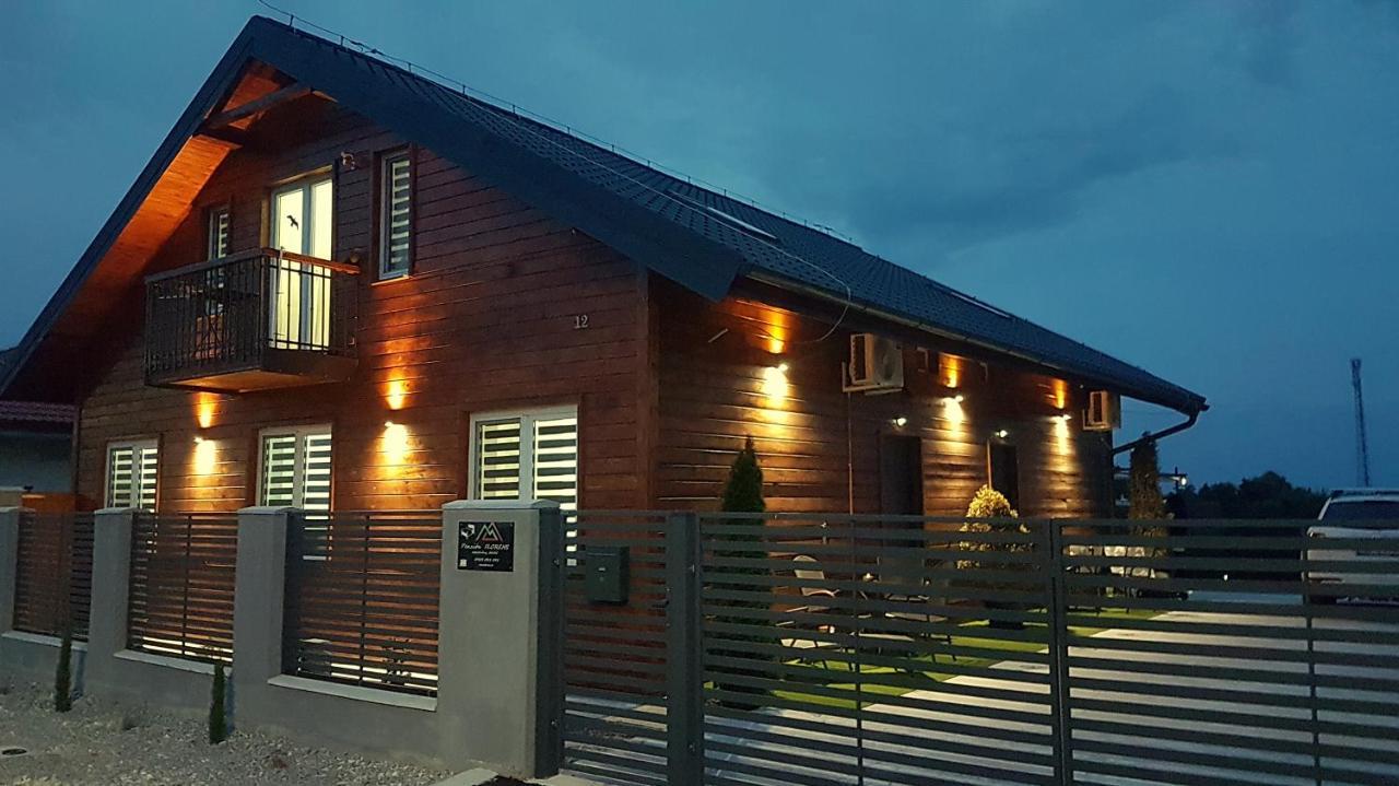 Penzion Florens, Nesvady エクステリア 写真