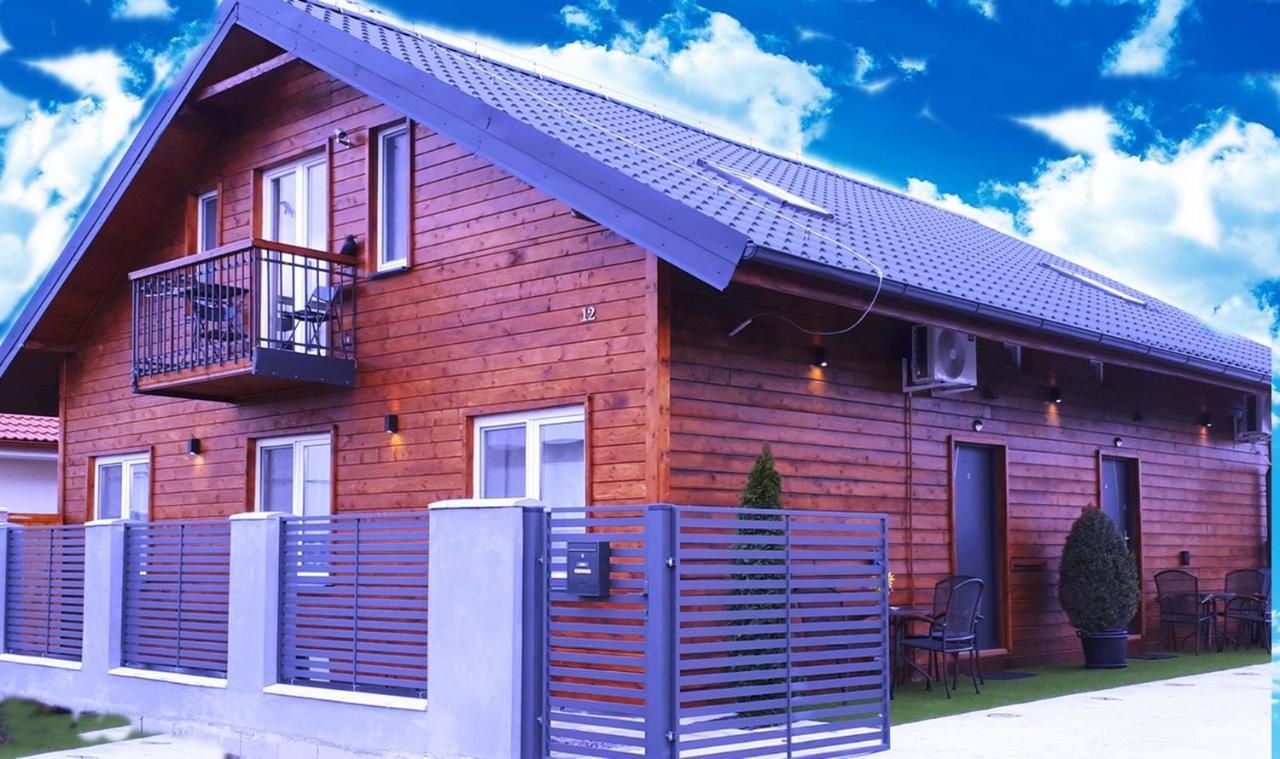 Penzion Florens, Nesvady エクステリア 写真