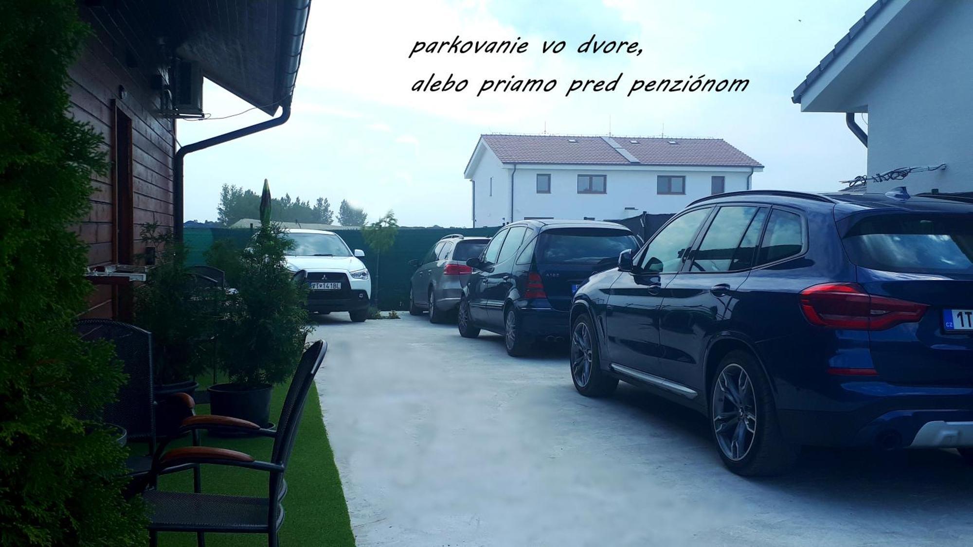 Penzion Florens, Nesvady エクステリア 写真